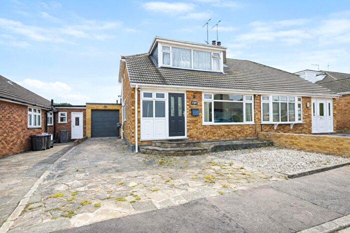 4 Bedroom Bungalow For Sale In Wren Close, Leigh-on-Sea, Essex, SS9