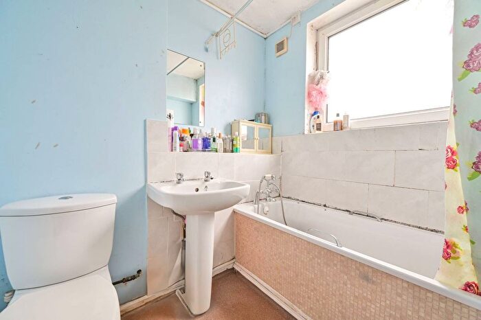 1 Bedroom Flat For Sale In Loughborough Road, Brixton, London, SW9