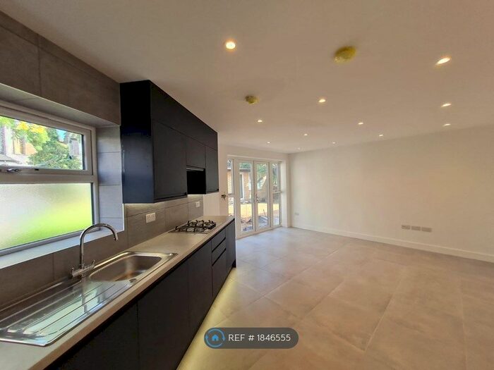 2 Bedroom Flat To Rent In South Ealing, London, W5