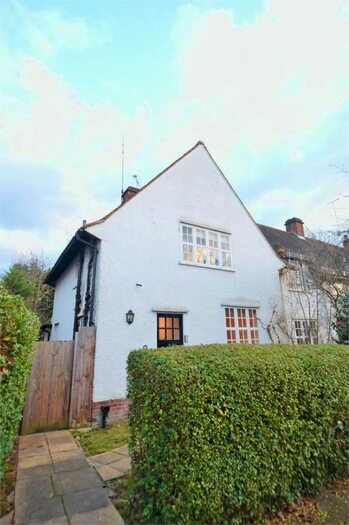 3 Bedroom Cottage To Rent In Asmuns Hill, Hampstead Garden Suburb, NW11