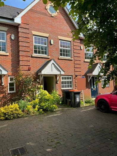 3 Bedroom Terraced House To Rent In Friars Walk, Dunstable, Bedfordshire, LU6