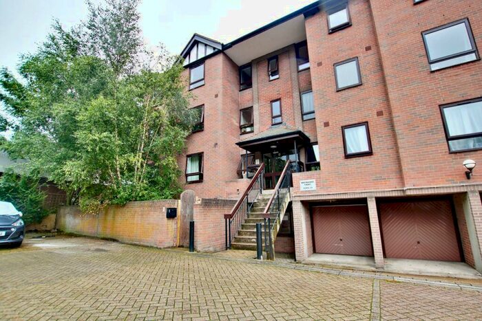 1 Bedroom Apartment To Rent In Crystal Palace Parade, SE19