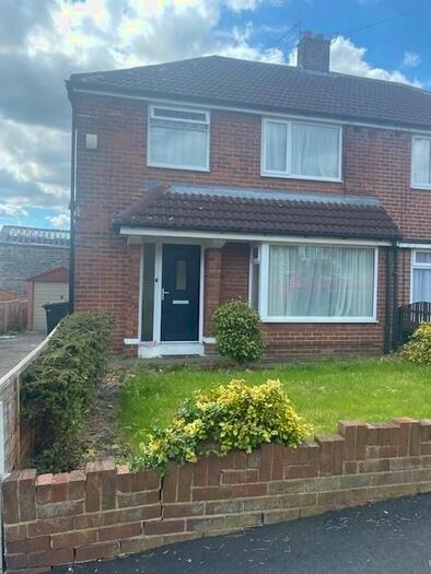 3 Bedroom Semi-Detached House To Rent In Queensthorpe Avenue, Bramley, Leeds, LS13