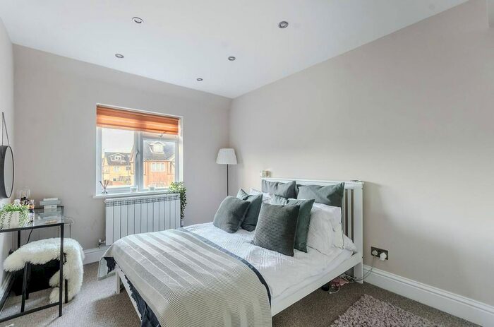 2 Bedroom Property To Rent In Wilson Avenue, Colliers Wood, Mitcham, CR4