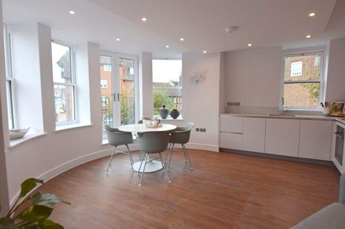 2 Bedroom Apartment To Rent In Temple Fortune Lane, Temple Fortune, NW11