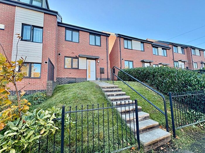 2 Bedroom Property To Rent In Broomhouse Lane, Edlington, Doncaster, DN12