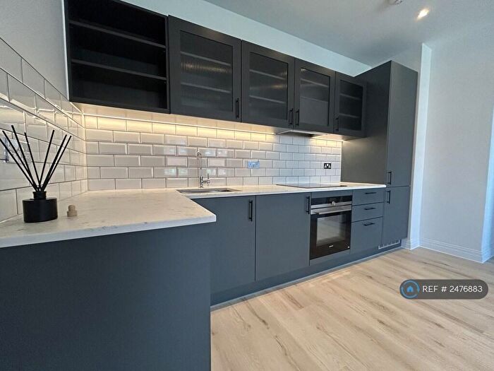 2 Bedroom Flat To Rent In Ashwood House, Camberley, GU15