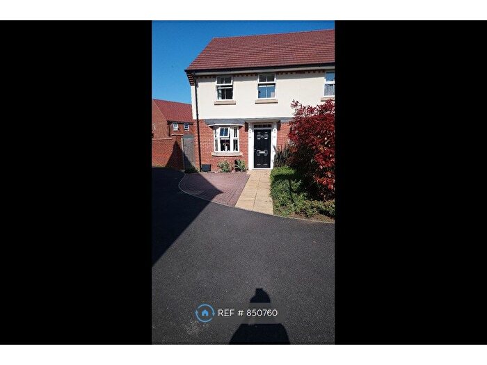 3 Bedroom Semi-Detached House To Rent In Glenleigh Park, Havant, PO9