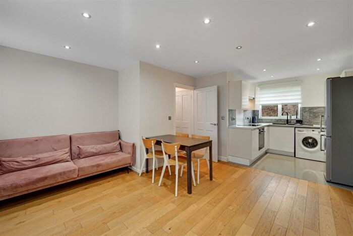 2 Bedroom Apartment For Sale In Manchester Court, Custom House, E16
