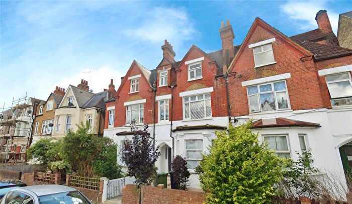 3 Bedroom Apartment To Rent In Romola Road, London, SE24
