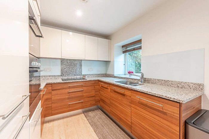 2 Bedroom Flat For Sale In Howard Road, Stanmore, HA7