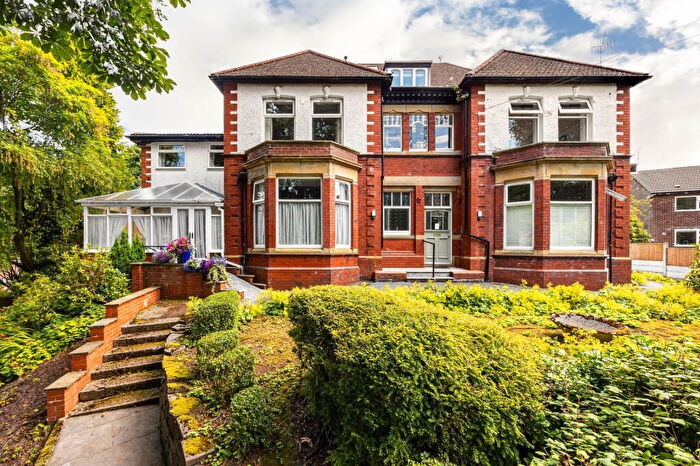 3 Bedroom Flat For Sale In Wellington Road, Greenfield, Saddleworth, OL3