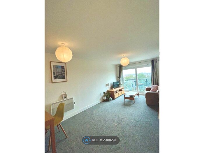2 Bedroom Flat To Rent In Gisors Road, Southsea, PO4
