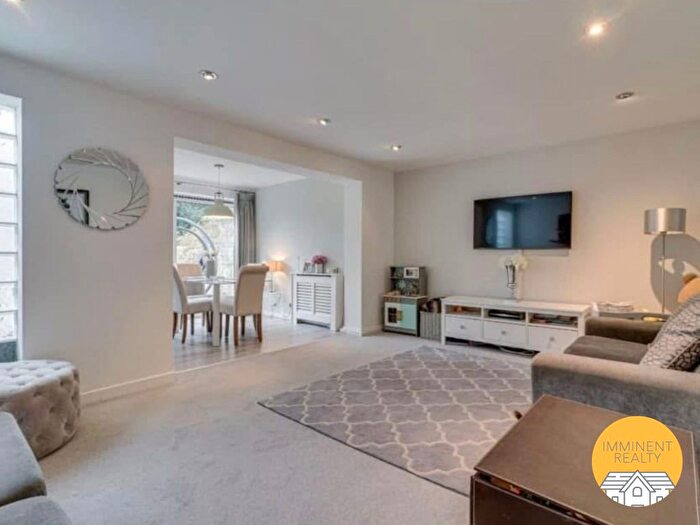 3 Bedroom Terraced House To Rent In Emscote Green, Solihull, B91