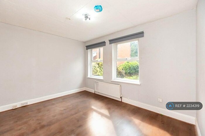 1 Bedroom Flat To Rent In Ingrave Road, Brentwood, CM15