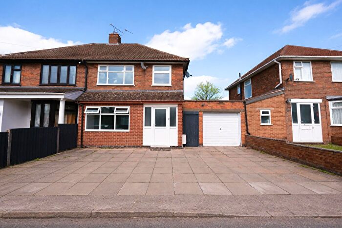 3 Bedroom Semi Detached House For Sale In Lydford Road, Leicester, Leicestershire, LE4