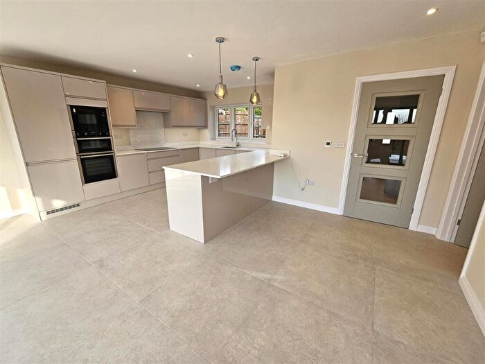 4 Bedroom Detached House To Rent In Upper St Michaels Road, Aldershot, GU11