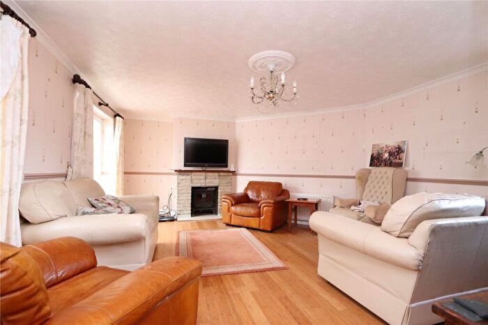 2 Bedroom Bungalow For Sale In Veryan Place, Fishermead, Milton Keynes, Buckinghamshire, MK6