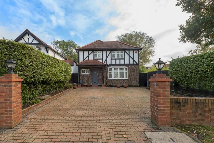 5 Bedroom Detached House To Rent In Bellfield Avenue Harrow, HA3