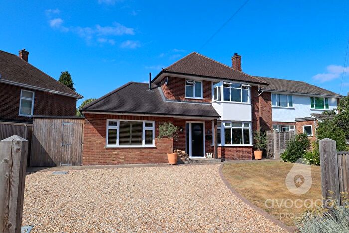 3 Bedroom Detached House For Sale In Ashley Road, Farnborough, Hampshire, GU14