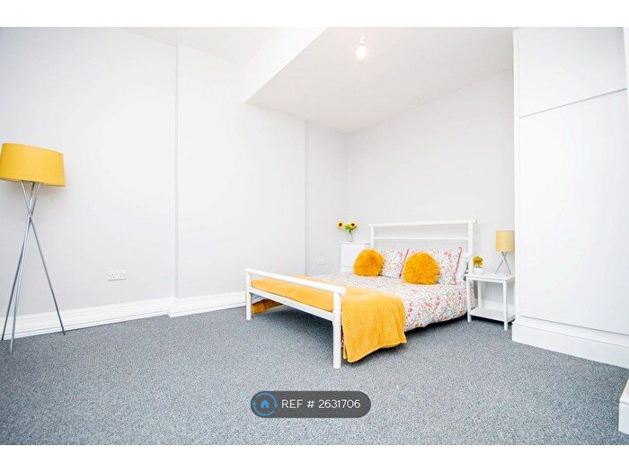 1 Bedroom Flat To Rent In Rochdale Road, Bacup, OL13