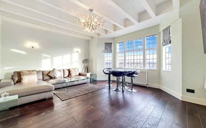 2 Bedroom Flat To Rent In Crompton Court, Brompton Road, SW3