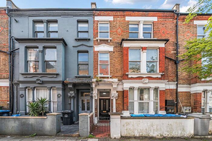 2 Bedroom Flat For Sale In Glengall Road, Queens Park, London, NW6