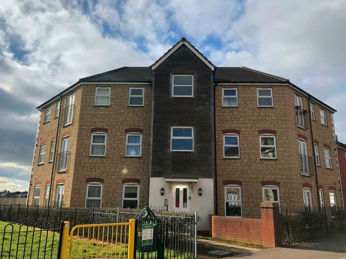 2 Bedroom Flat To Rent In Chaucer Grove, Exeter, EX4