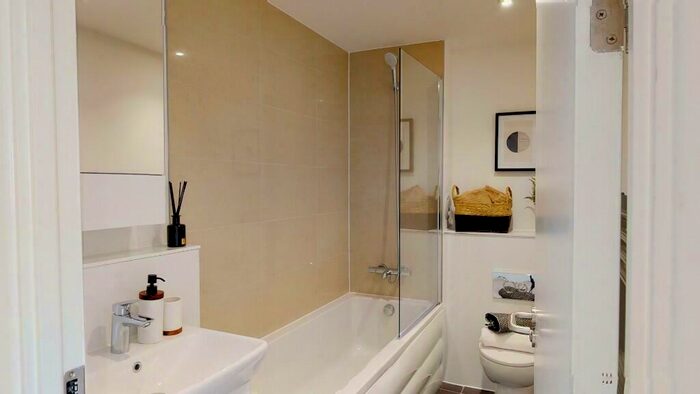 2 Bedroom Apartment To Rent In Minerva Square, Glasgow, G3