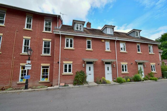 3 Bedroom Terraced House To Rent In Winchester, SO22