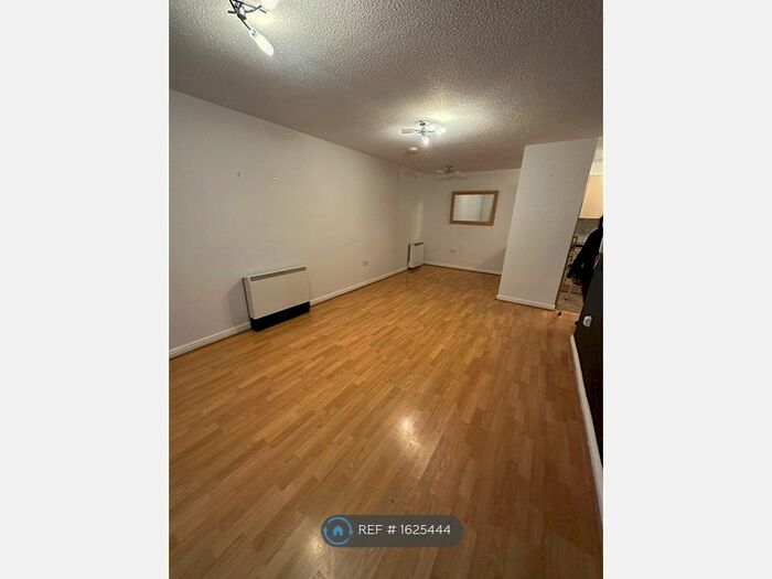 2 Bedroom Flat To Rent In Knightswood Court, Liverpool, L18