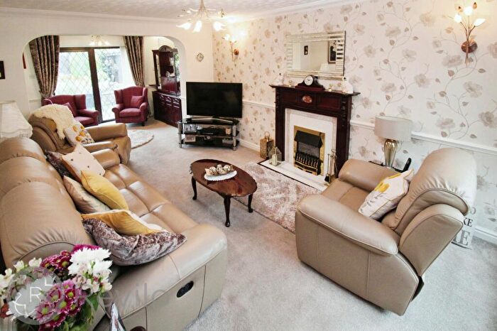 2 Bedroom Semi-Detached House For Sale In Cliff Hill Road, Shaw, OL2