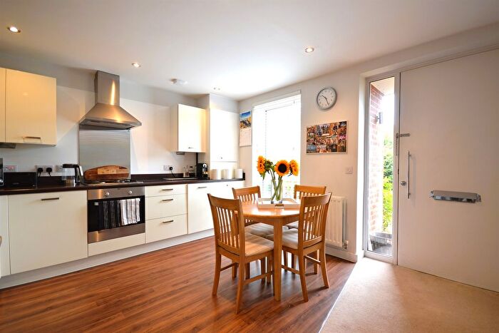 2 Bedroom Flat To Rent In Flat Duke House, St. Margarets Way, Midhurst, West Sussex, GU29
