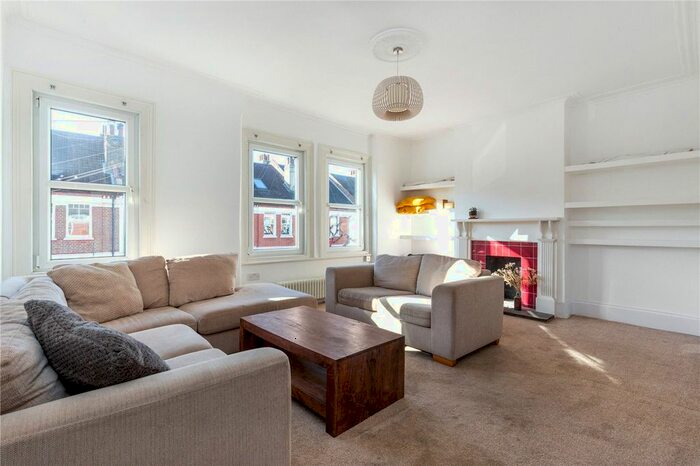 3 Bedroom Flat To Rent In Coverton Road, London, SW17