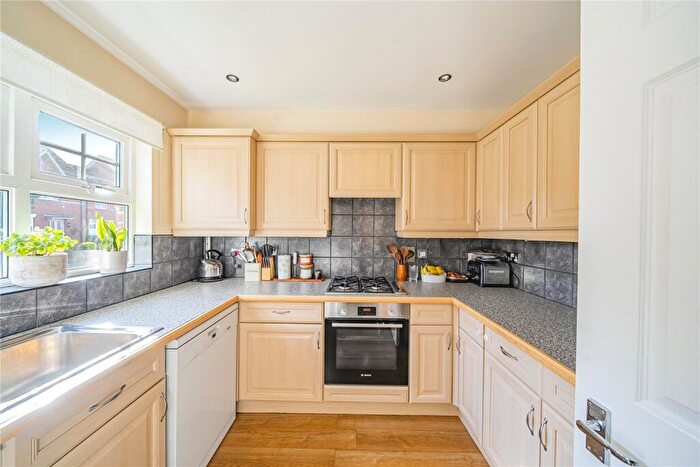 3 Bedroom End Of Terrace House For Sale In Colenso Drive, Mill Hill, London, NW7