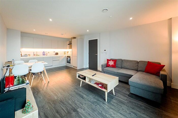 2 Bedroom Apartment To Rent In Hallmark Tower, M4