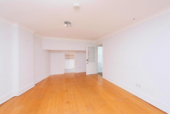 2 Bedroom Flat To Rent In Hornsey Rise, Archway, N19