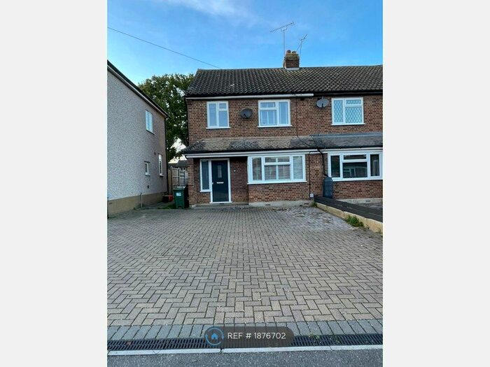 3 Bedroom Semi-Detached House To Rent In Gordon Close, Billericay, CM12