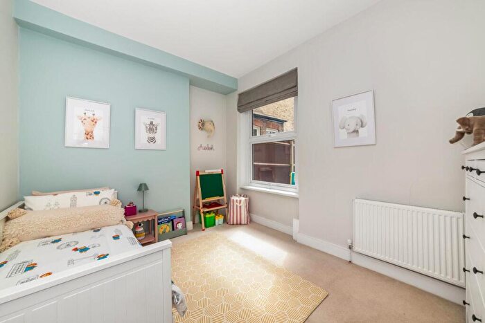 2 Bedroom Flat For Sale In Ulverstone Road, West Norwood, London, SE27