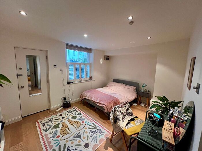 1 Bedroom Flat To Rent In Wells Walk, Ilkley, West Yorkshire, LS29
