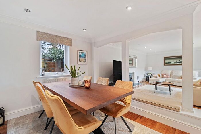 4 Bedroom Detached House For Sale In Crofton Close, Appleton Thorn, WA4 - Photo 8