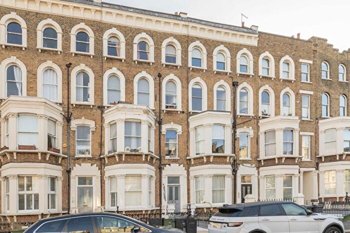 2 Bedroom Flat To Rent In The Chase, London, SW4