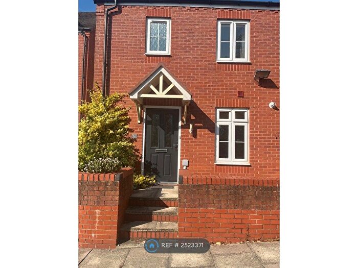 3 Bedroom Semi-Detached House To Rent In Waverley Drive, Stoke-On-Trent, ST6