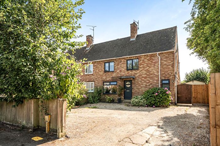 3 Bedroom Semi-Detached House For Sale In The Sands, Milton-Under-Wychwood, Chipping Norton, OX7