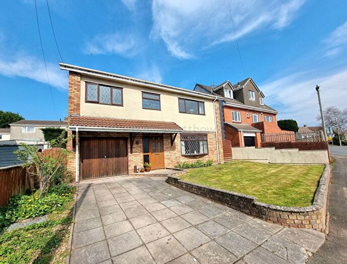3 Bedroom Detached House For Sale In Greenfields Avenue, Bridgend, CF31