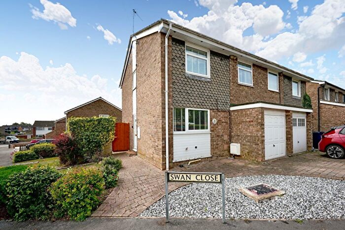 4 Bedroom Semi-Detached House For Sale In Swan Close, St Ives, Huntingdon, PE27