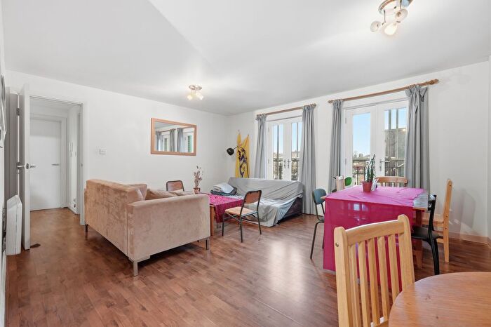 2 Bedroom Flat For Sale In Durward Street, Whitechapel, E1