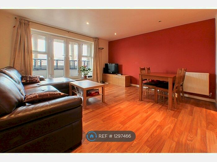 2 Bedroom Flat To Rent In Merrion Court, Ruislip HA4