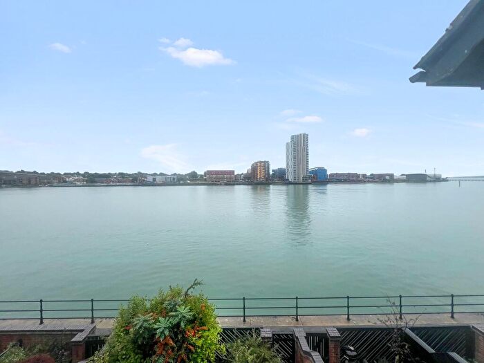 4 Bedroom Town House To Rent In Channel Way, Ocean Village, SO14