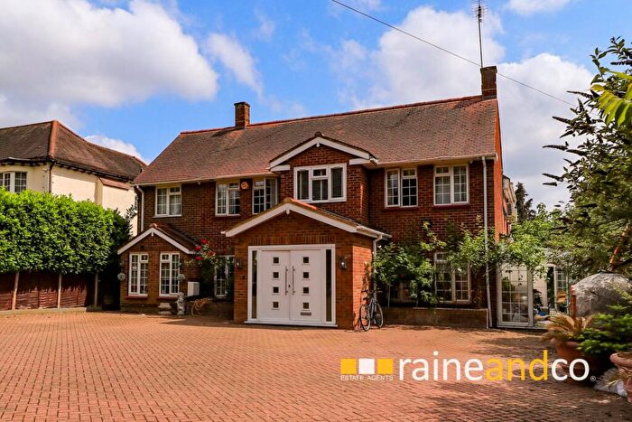 5 Bedroom Detached House For Sale In St Albans Road West, Hatfield, AL10